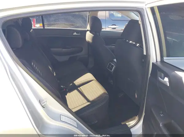 KNDPMCAC5J7403588 2018 KIA SPORTAGE - Image 8