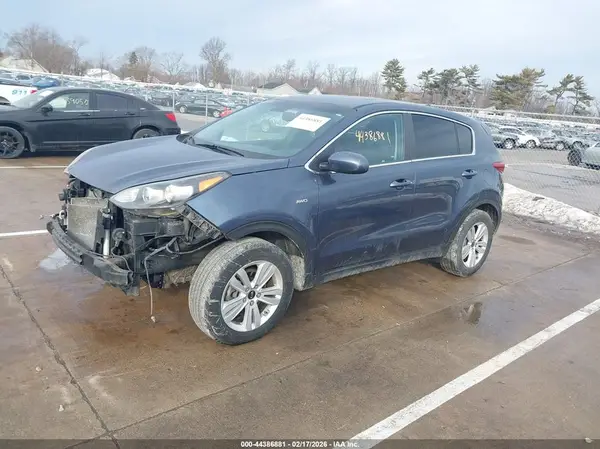 KNDPMCAC5J7423887 2018 KIA SPORTAGE - Image 2