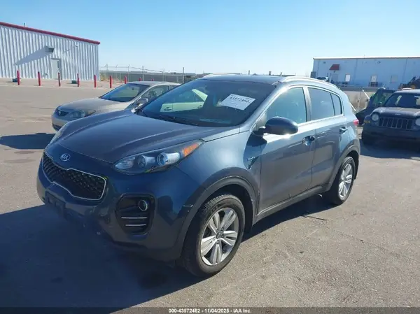 KNDPMCAC5J7427664 2018 KIA SPORTAGE - Image 2