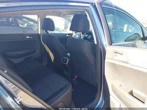 KNDPMCAC5J7427664 2018 KIA SPORTAGE - Image 8