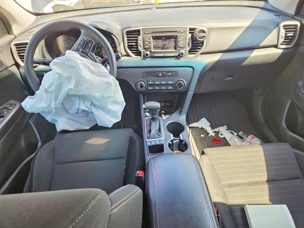 KNDPMCAC5J7446893 2018 KIA SPORTAGE - Image 8