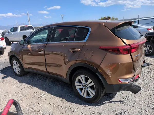 KNDPMCAC5J7447719 2018 KIA SPORTAGE - Image 2