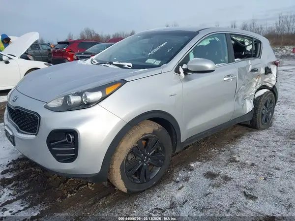 KNDPMCAC5J7448787 2018 KIA SPORTAGE - Image 2