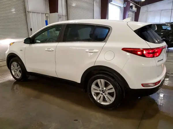 KNDPMCAC5J7450863 2018 KIA SPORTAGE - Image 2