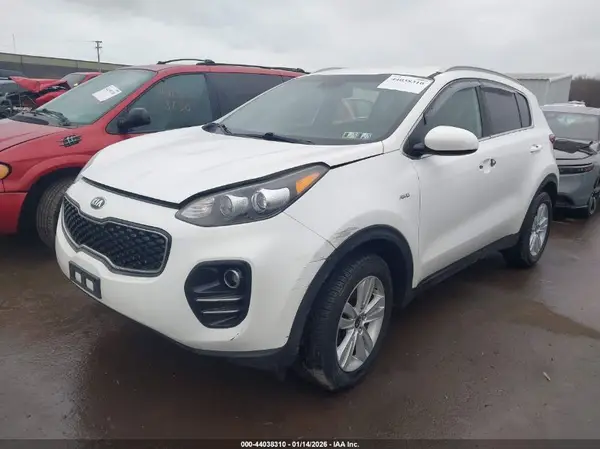KNDPMCAC5J7464570 2018 KIA SPORTAGE - Image 2