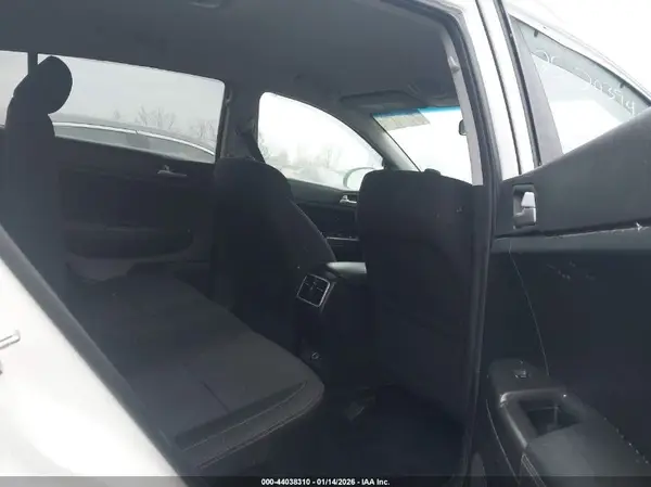 KNDPMCAC5J7464570 2018 KIA SPORTAGE - Image 8