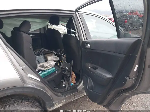 KNDPMCAC5J7466870 2018 KIA SPORTAGE - Image 8