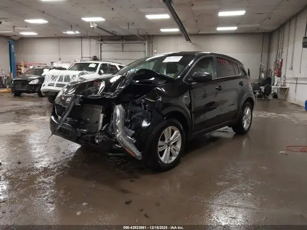KNDPMCAC5J7486231 2018 KIA SPORTAGE - Image 2