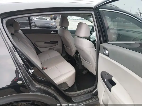 KNDPMCAC5K7501067 2019 KIA SPORTAGE - Image 8