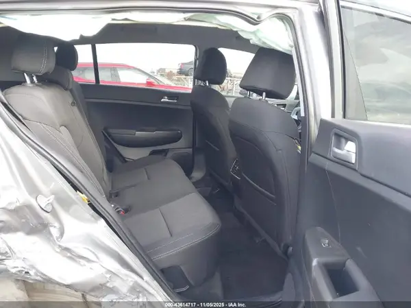 KNDPMCAC5M7942006 2021 KIA SPORTAGE - Image 8