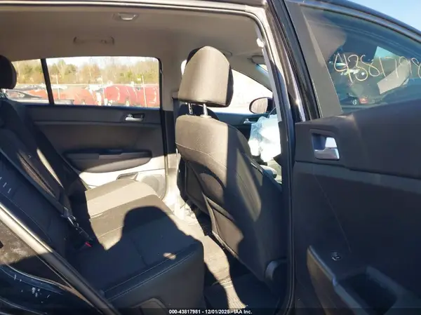 KNDPMCAC5N7027500 2022 KIA SPORTAGE - Image 8