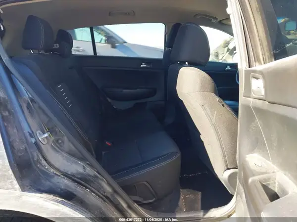 KNDPMCAC6H7033200 2017 KIA SPORTAGE - Image 8