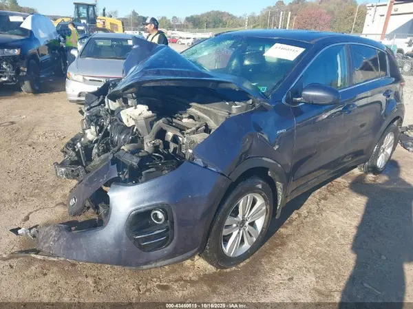 KNDPMCAC6H7033827 2017 KIA SPORTAGE - Image 2