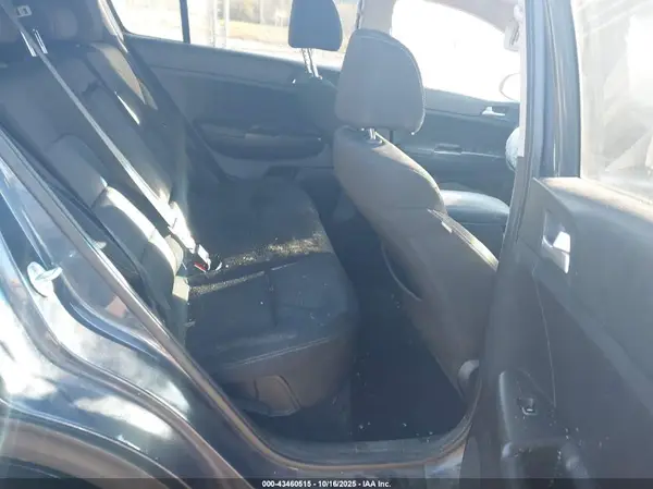 KNDPMCAC6H7033827 2017 KIA SPORTAGE - Image 8
