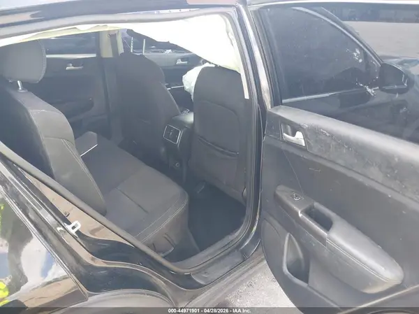 KNDPMCAC6H7070716 2017 KIA SPORTAGE - Image 8