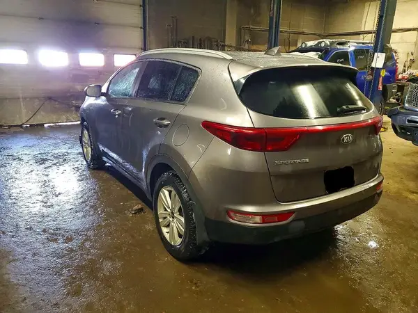KNDPMCAC6H7077617 2017 KIA SPORTAGE - Image 2