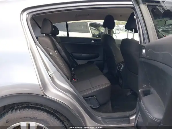 KNDPMCAC6H7101009 2017 KIA SPORTAGE - Image 8
