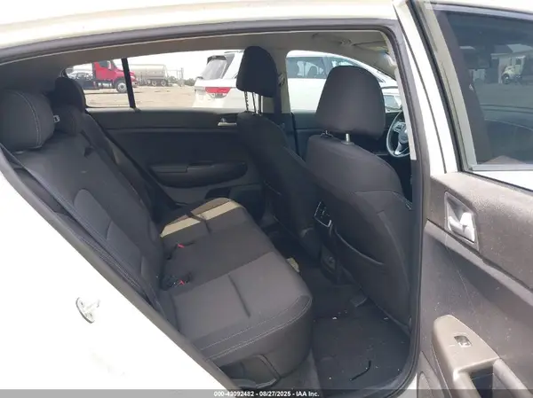 KNDPMCAC6H7120580 2017 KIA SPORTAGE - Image 8