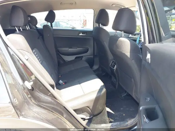 KNDPMCAC6H7138819 2017 KIA SPORTAGE - Image 8