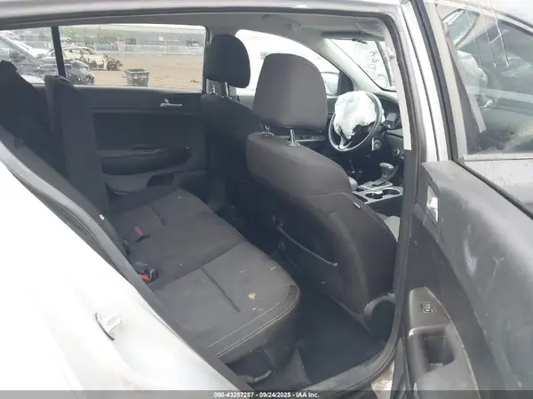 KNDPMCAC6H7144958 2017 KIA SPORTAGE - Image 8