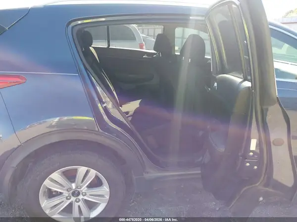 KNDPMCAC6H7195926 2017 KIA SPORTAGE - Image 8