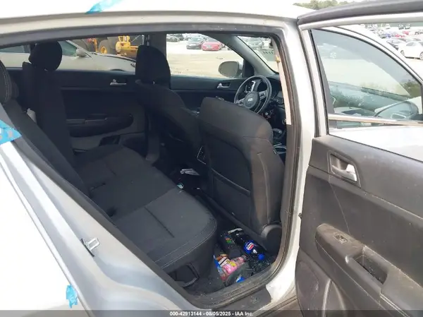 KNDPMCAC6H7239844 2017 KIA SPORTAGE - Image 8