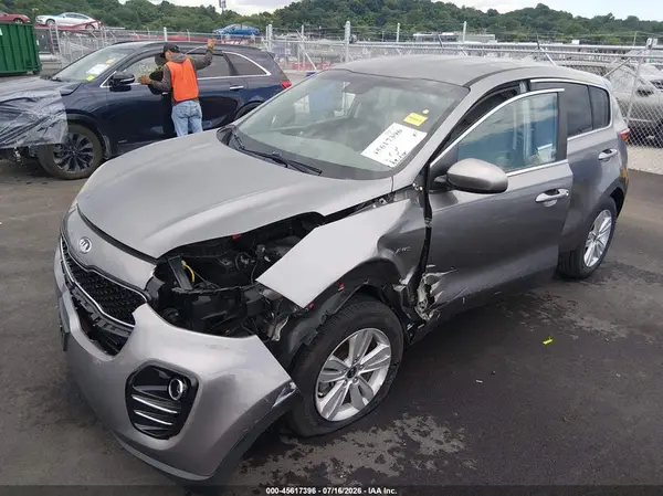 KNDPMCAC6H7264386 2017 KIA SPORTAGE - Image 2