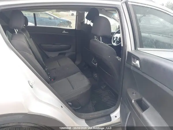 KNDPMCAC6H7277915 2017 KIA SPORTAGE - Image 8
