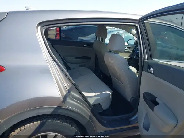 KNDPMCAC6H7295928 2017 KIA SPORTAGE - Image 8