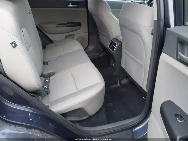 KNDPMCAC6J7301068 2018 KIA SPORTAGE - Image 8