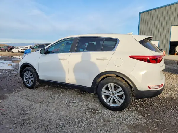 KNDPMCAC6J7315228 2018 KIA SPORTAGE - Image 2