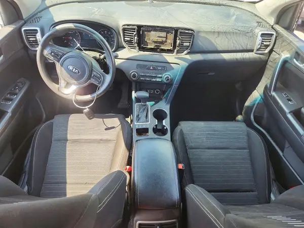KNDPMCAC6J7325578 2018 KIA SPORTAGE - Image 8