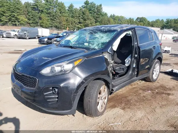 KNDPMCAC6J7371976 2018 KIA SPORTAGE - Image 2