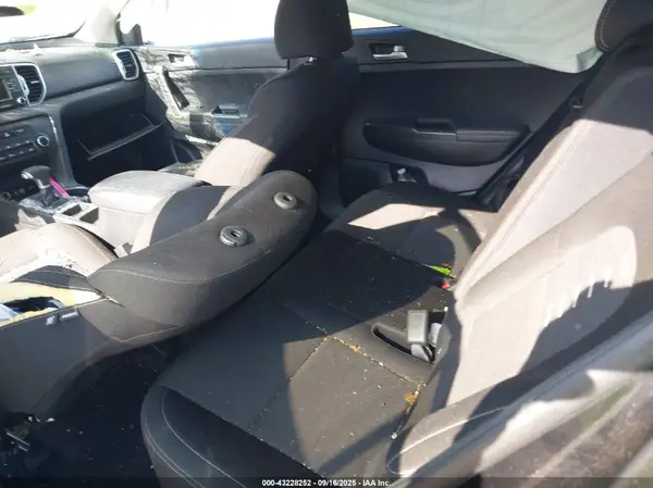 KNDPMCAC6J7371976 2018 KIA SPORTAGE - Image 8