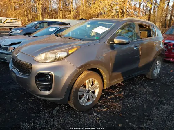 KNDPMCAC6J7393749 2018 KIA SPORTAGE - Image 2