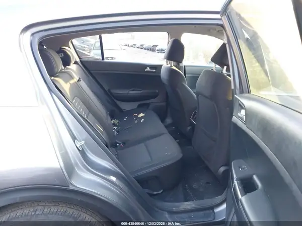 KNDPMCAC6J7393749 2018 KIA SPORTAGE - Image 8