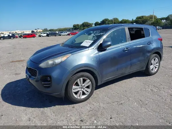 KNDPMCAC6J7403857 2018 KIA SPORTAGE - Image 2