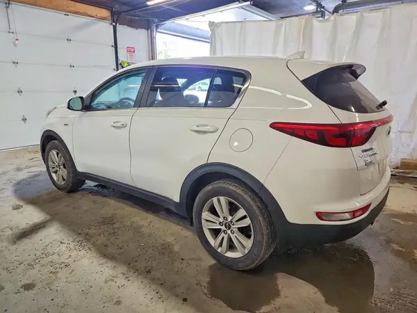 KNDPMCAC6J7408315 2018 KIA SPORTAGE - Image 2