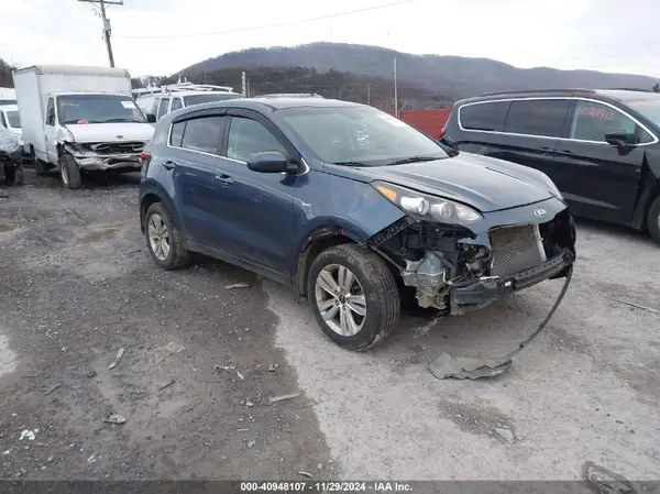 KNDPMCAC6J7438611 2018 KIA SPORTAGE - Image 1