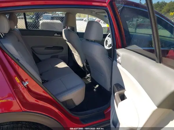 KNDPMCAC6J7447681 2018 KIA SPORTAGE - Image 8
