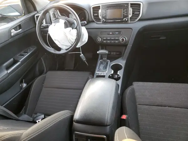 KNDPMCAC6J7450015 2018 KIA SPORTAGE - Image 8