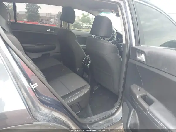 KNDPMCAC6J7472757 2018 KIA SPORTAGE - Image 8