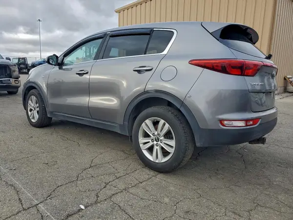 KNDPMCAC6J7477022 2018 KIA SPORTAGE - Image 2