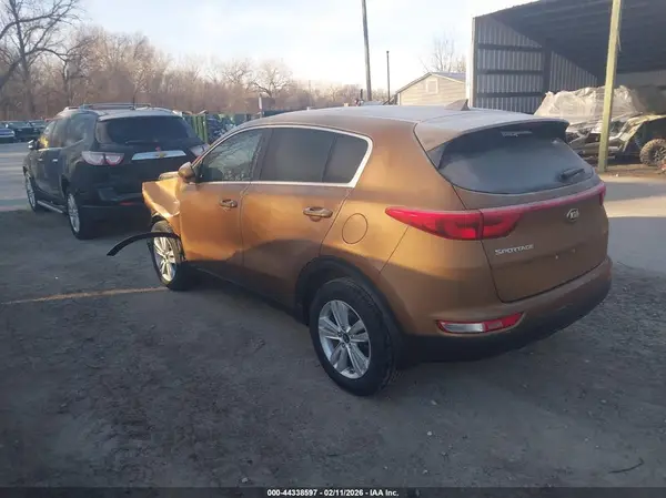 KNDPMCAC6J7477621 2018 KIA SPORTAGE - Image 2