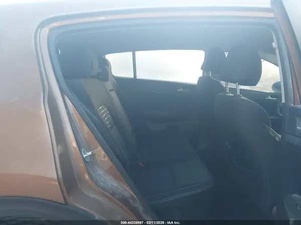 KNDPMCAC6J7477621 2018 KIA SPORTAGE - Image 7