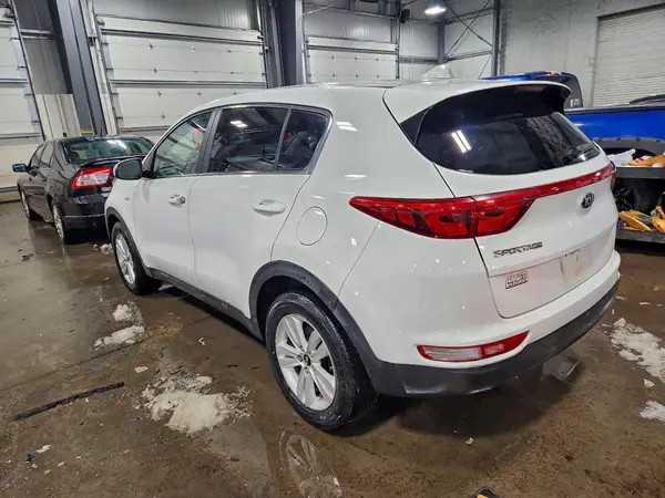 KNDPMCAC6J7489798 2018 KIA SPORTAGE - Image 2