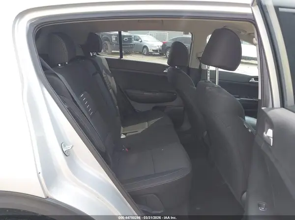 KNDPMCAC6K7555719 2019 KIA SPORTAGE - Image 8