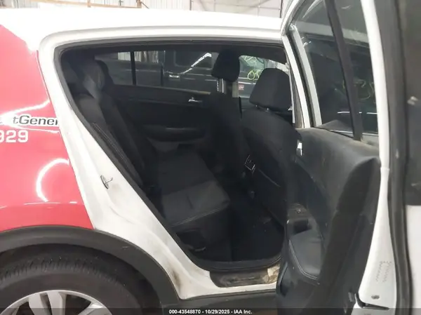 KNDPMCAC6K7581429 2019 KIA SPORTAGE - Image 8