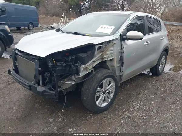 KNDPMCAC6K7628040 2019 KIA SPORTAGE - Image 2