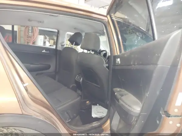 KNDPMCAC6M7848376 2021 KIA SPORTAGE - Image 8